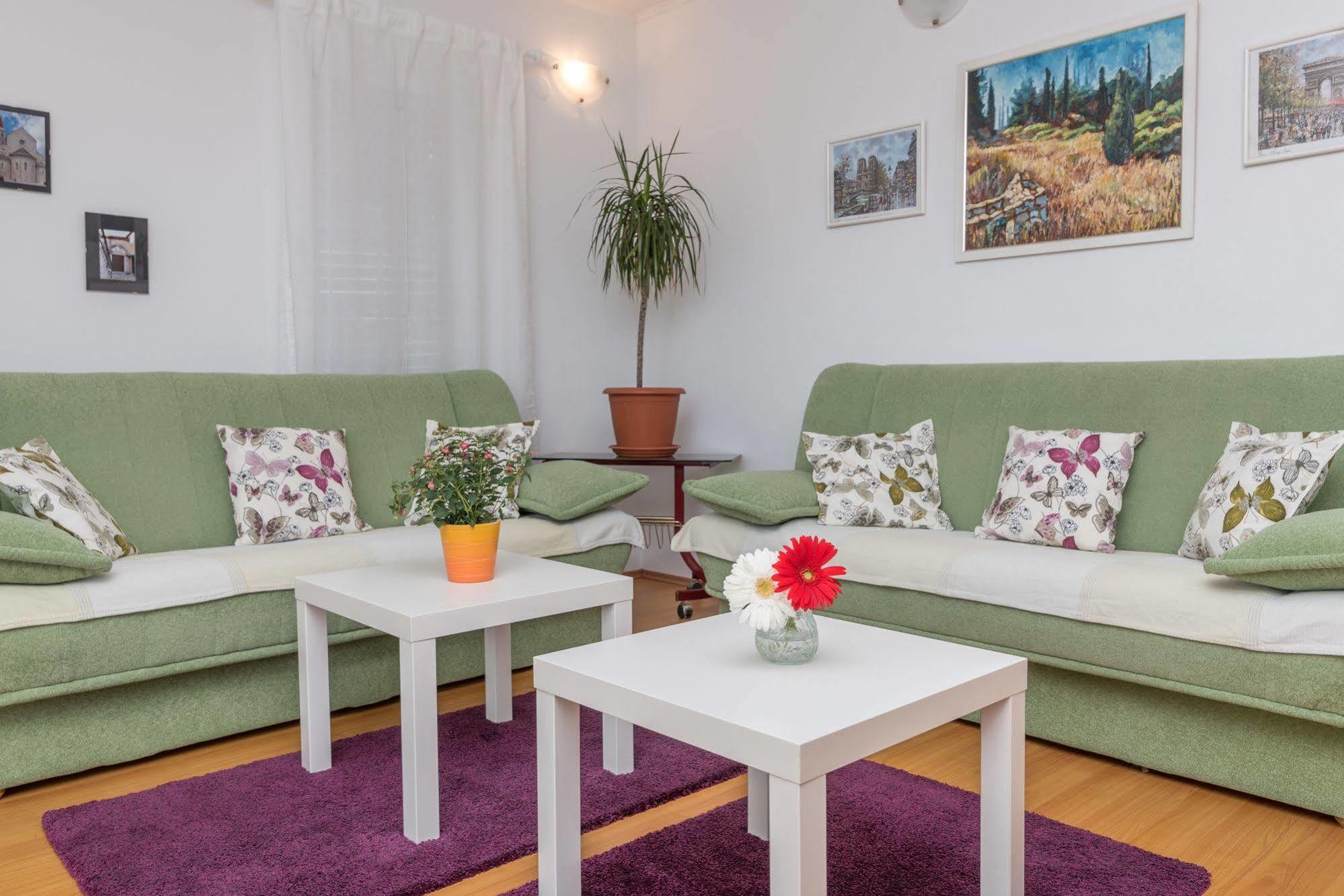 Apartments Vojin Trogir Bagian luar foto