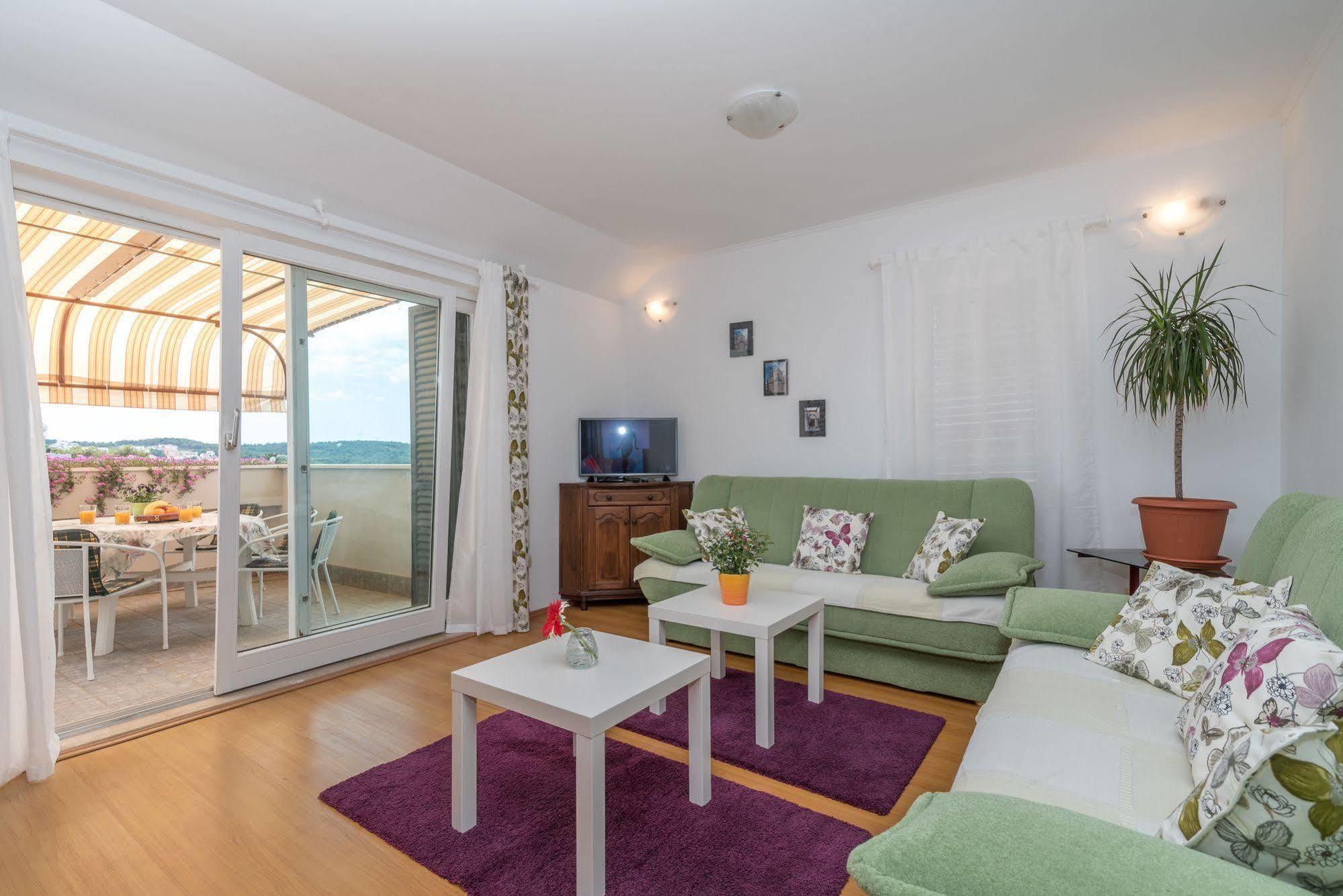 Apartments Vojin Trogir Bagian luar foto