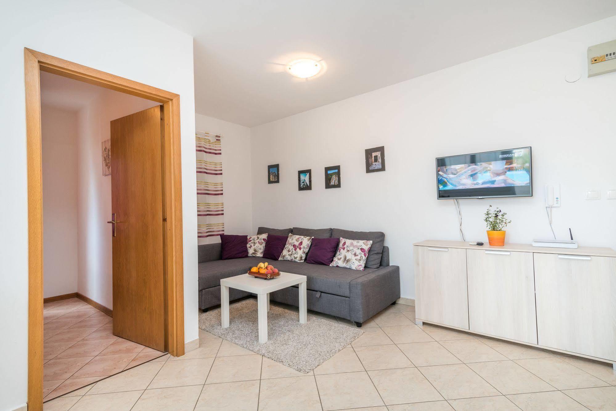 Apartments Vojin Trogir Bagian luar foto