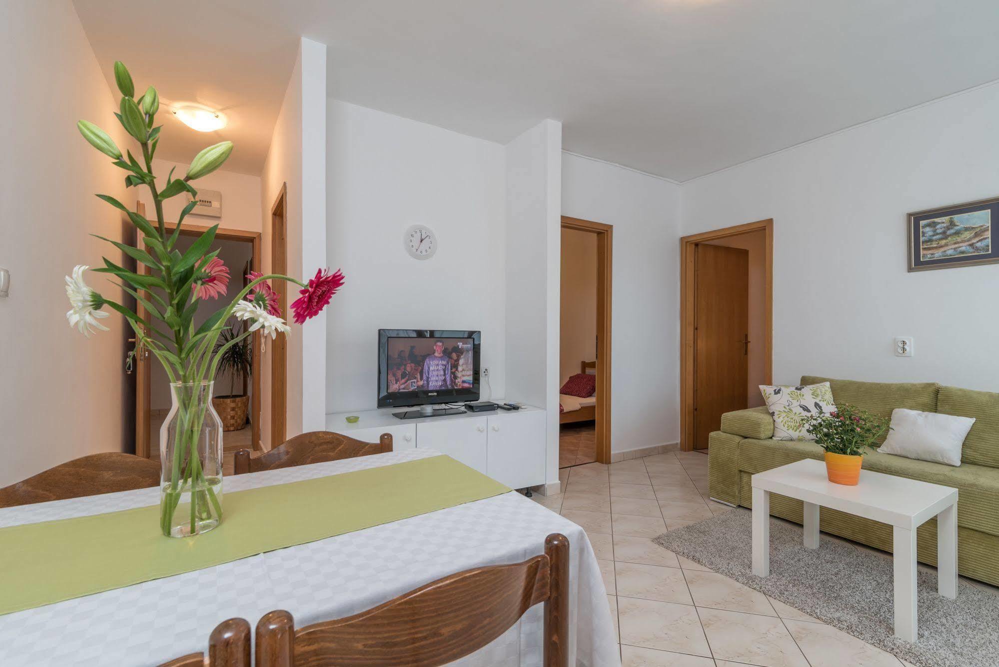 Apartments Vojin Trogir Bagian luar foto
