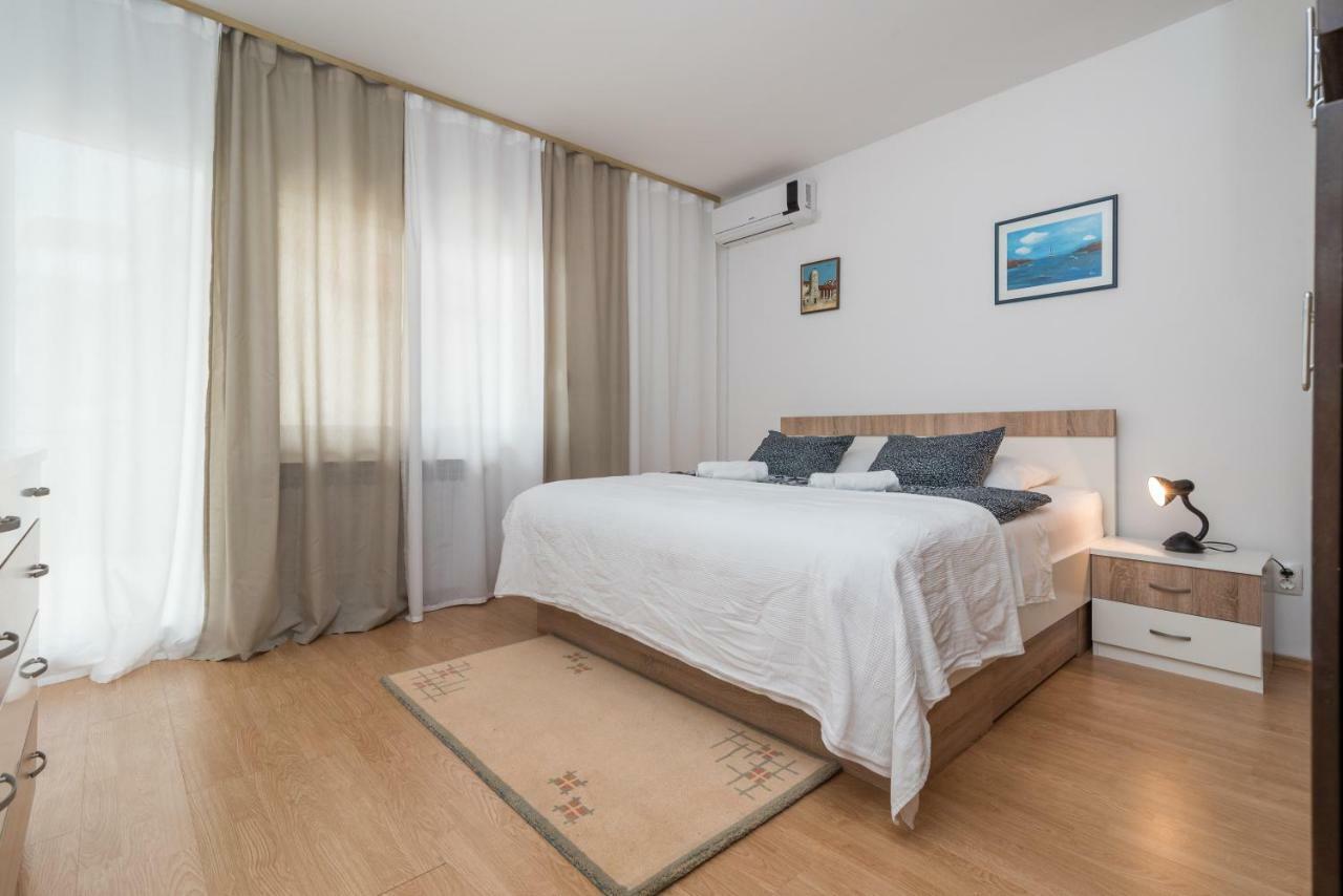Apartments Vojin Trogir Bagian luar foto