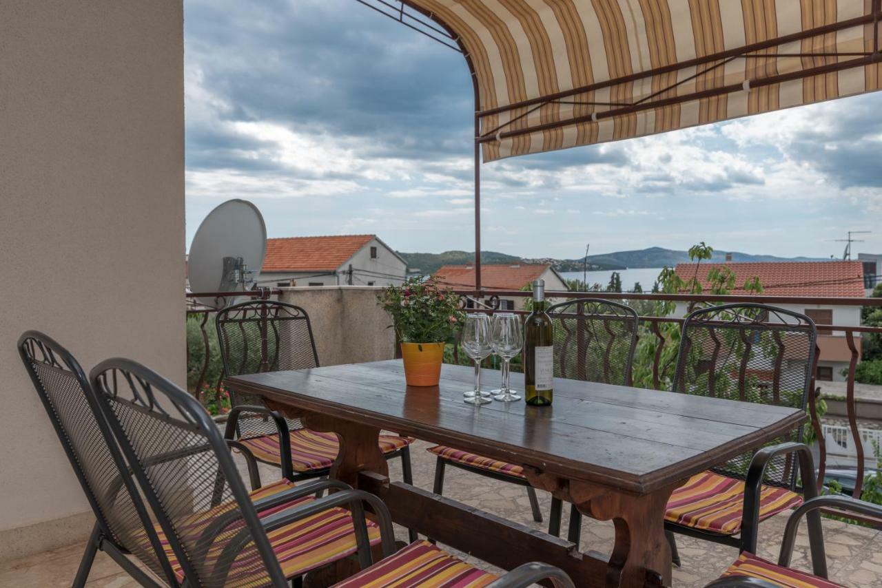 Apartments Vojin Trogir Bagian luar foto