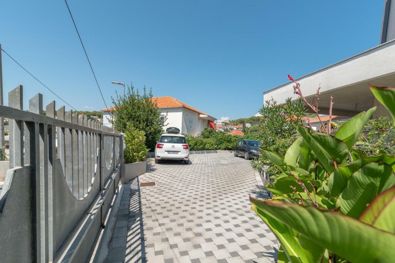 Apartments Vojin Trogir Bagian luar foto