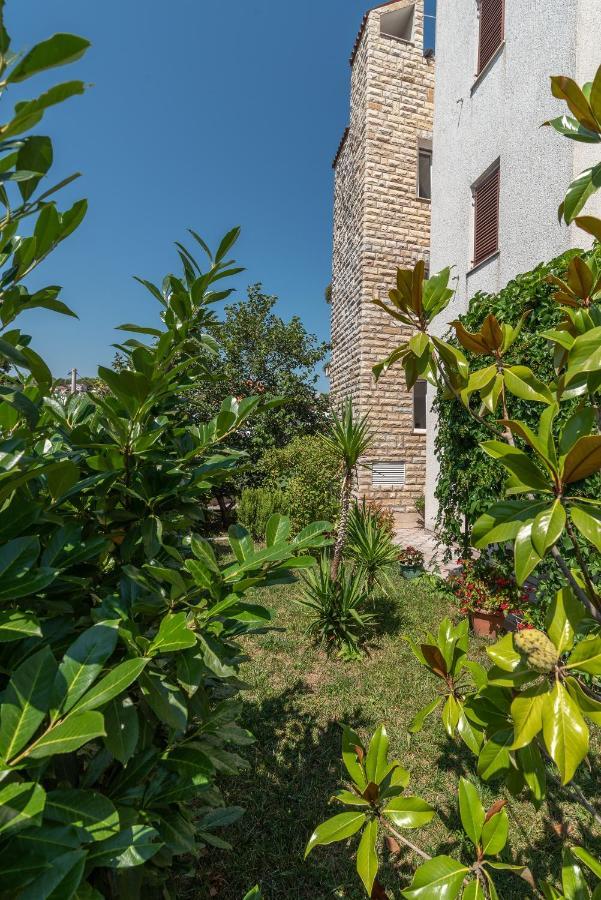 Apartments Vojin Trogir Bagian luar foto